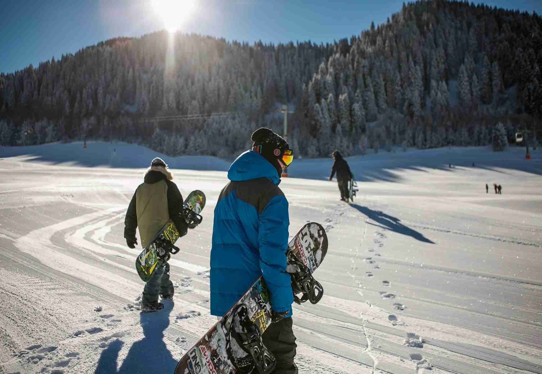 A snowboarder